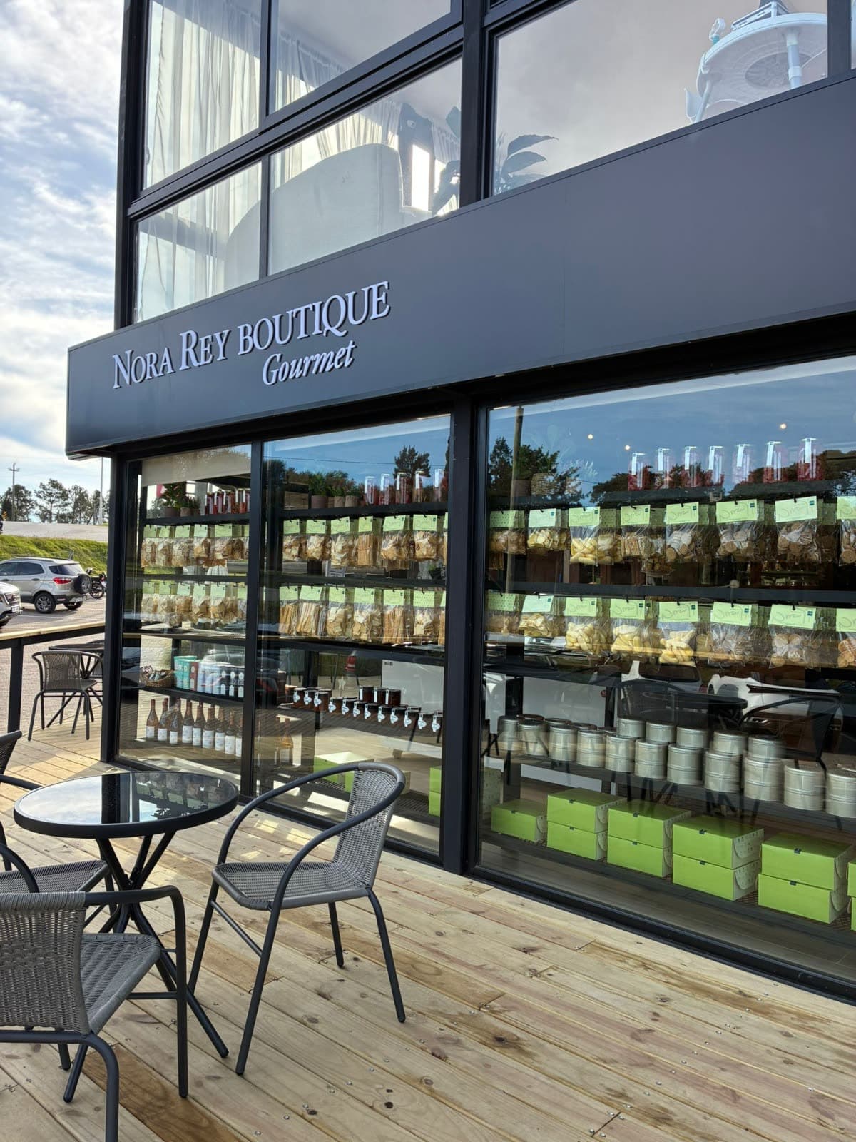Nora Rey Boutique — Los Horneros