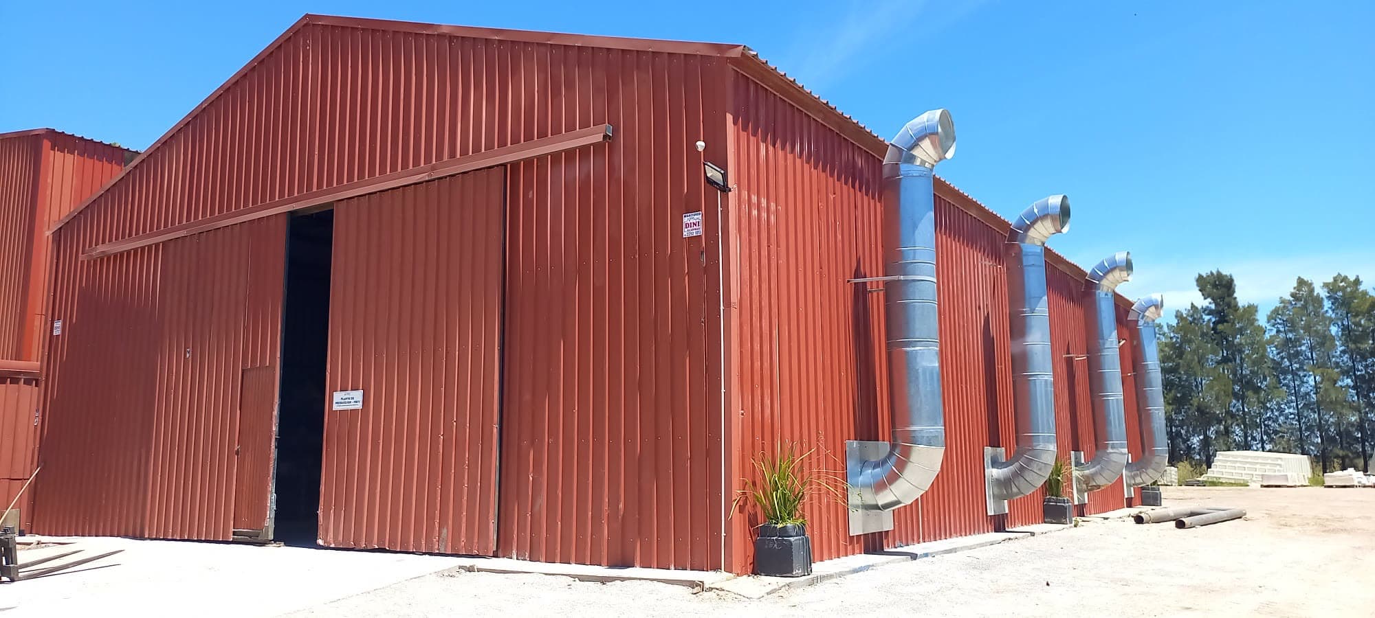 Tatton Galpones — Production plant with air extraction